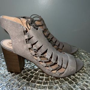 Vince Camuto Peep Toe Shootie size 10